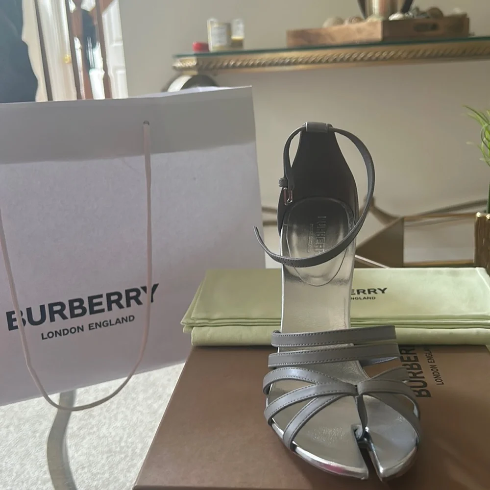 Burberry Woman's Heel - Picture 1 of 7